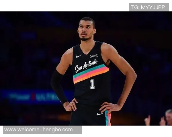 克尼佩尔表现出色4号秀11投5中贡献14分4篮板3助攻正负值高达18 克尼佩尔表现出色4号秀11投5中贡献14分4篮板3助攻正负值高达18