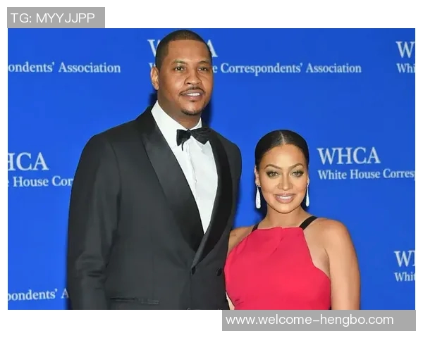 瓦妮莎分享美照闺蜜们鼓励我多拍照甜瓜前妻拉拉调侃我是你的闺蜜